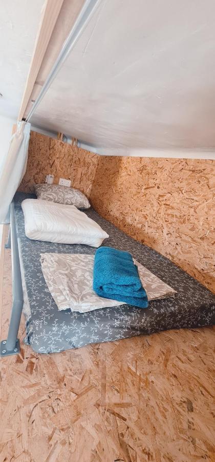 Bee Hostel Paphos Ngoại thất bức ảnh